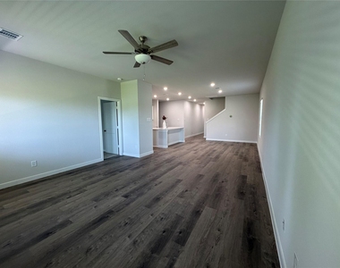 533 Shoreview Drive - Photo Thumbnail 4