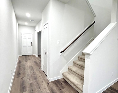 533 Shoreview Drive - Photo Thumbnail 10