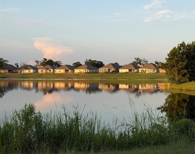 533 Shoreview Drive - Photo Thumbnail 17
