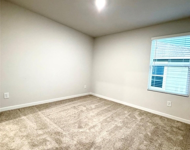 533 Shoreview Drive - Photo Thumbnail 14