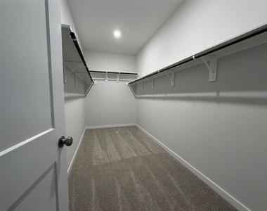 533 Shoreview Drive - Photo Thumbnail 8
