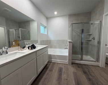 533 Shoreview Drive - Photo Thumbnail 6