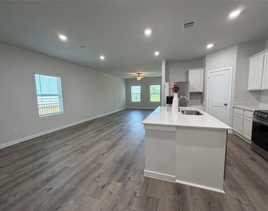 533 Shoreview Drive - Photo Thumbnail 3