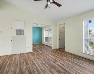 3506 Cove View Boulevard - Photo Thumbnail 7