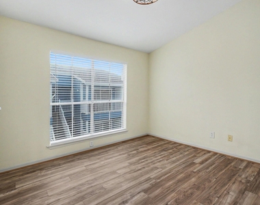 3506 Cove View Boulevard - Photo Thumbnail 16