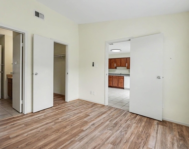 3506 Cove View Boulevard - Photo Thumbnail 15
