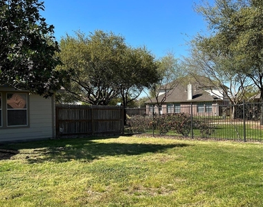 8426 Woodland Knoll Lane - Photo Thumbnail 28