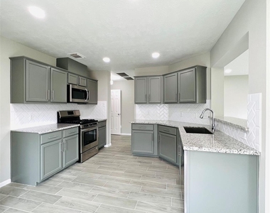 8426 Woodland Knoll Lane - Photo Thumbnail 7