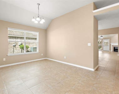 30411 Deleon Fields Drive - Photo Thumbnail 5