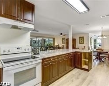 925 Palm View Drive - Photo Thumbnail 3