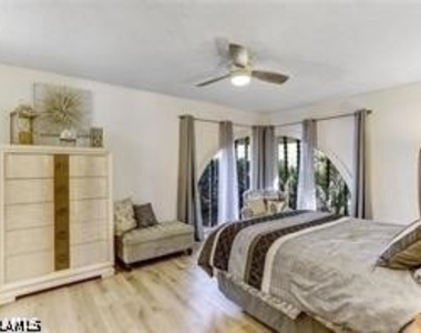 925 Palm View Drive - Photo Thumbnail 5