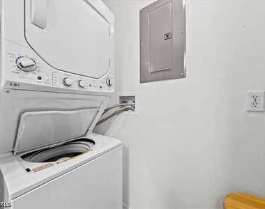 925 Palm View Drive - Photo Thumbnail 17