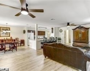 925 Palm View Drive - Photo Thumbnail 2