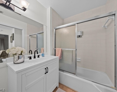 925 Palm View Drive - Photo Thumbnail 16