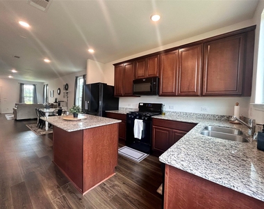 118 Ashwood Glade Drive - Photo Thumbnail 3