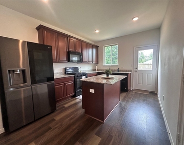 118 Ashwood Glade Drive - Photo Thumbnail 4