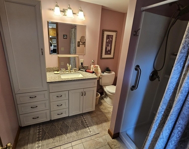 44 Pearl - Photo Thumbnail 5