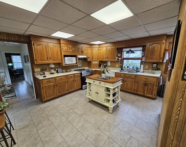 44 Pearl - Photo Thumbnail 1