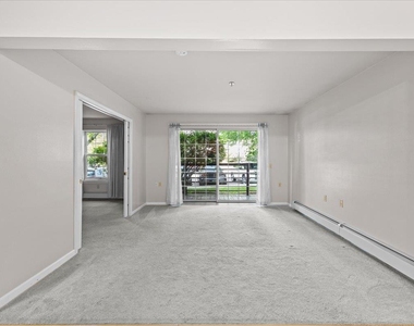 340 Hildred - Photo Thumbnail 16