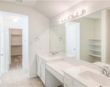8410 Green Paseo Place - Photo Thumbnail 10