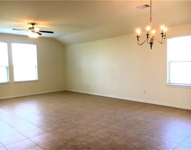 8410 Green Paseo Place - Photo Thumbnail 13