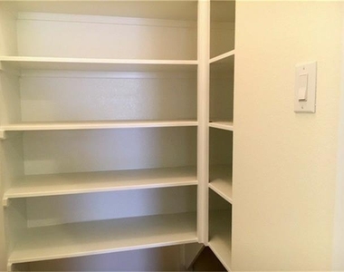 8410 Green Paseo Place - Photo Thumbnail 21