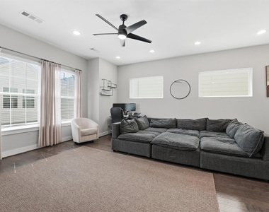 2057 Sherwood Forest Street - Photo Thumbnail 7