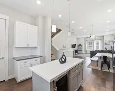 2057 Sherwood Forest Street - Photo Thumbnail 3