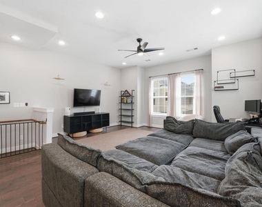 2057 Sherwood Forest Street - Photo Thumbnail 9
