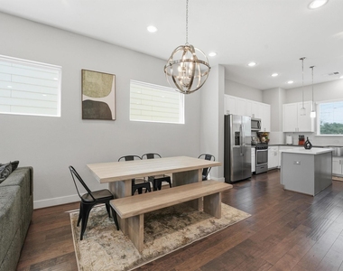 2057 Sherwood Forest Street - Photo Thumbnail 6