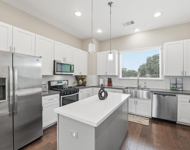 2057 Sherwood Forest Street - Photo Thumbnail 5