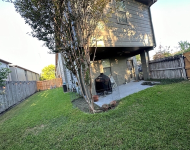 1132 Patterson Street - Photo Thumbnail 15