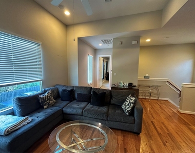 1132 Patterson Street - Photo Thumbnail 3