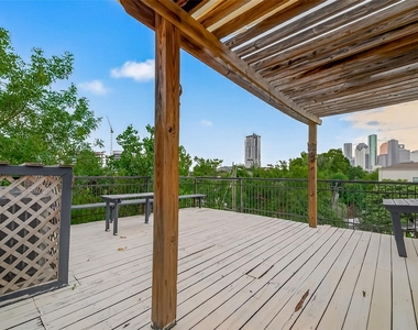 1015 Stanford Street - Photo Thumbnail 45