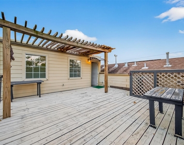 1015 Stanford Street - Photo Thumbnail 47
