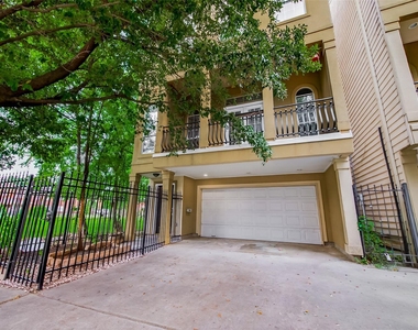 1015 Stanford Street - Photo Thumbnail 2