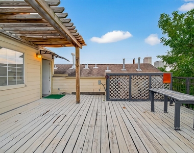 1015 Stanford Street - Photo Thumbnail 46
