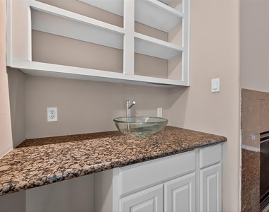 1015 Stanford Street - Photo Thumbnail 12