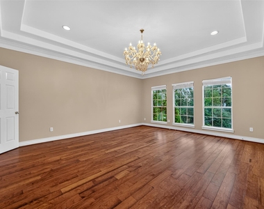 1015 Stanford Street - Photo Thumbnail 34