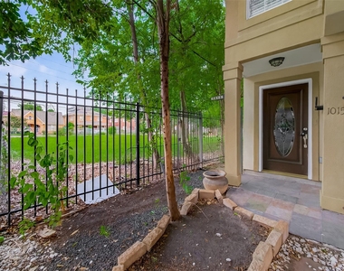 1015 Stanford Street - Photo Thumbnail 4
