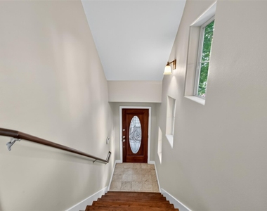 1015 Stanford Street - Photo Thumbnail 7