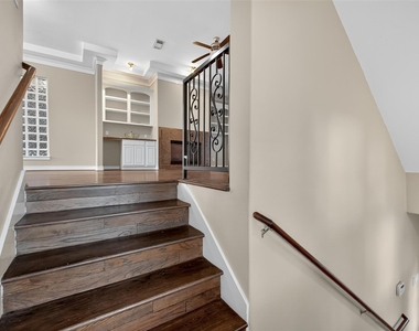 1015 Stanford Street - Photo Thumbnail 8