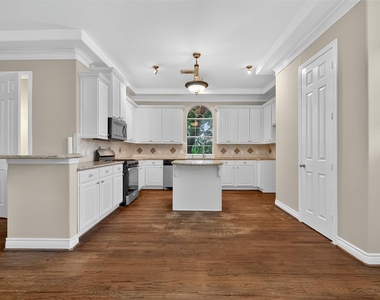 1015 Stanford Street - Photo Thumbnail 17