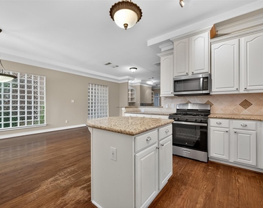 1015 Stanford Street - Photo Thumbnail 20