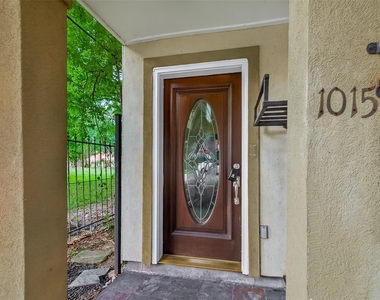 1015 Stanford Street - Photo Thumbnail 6