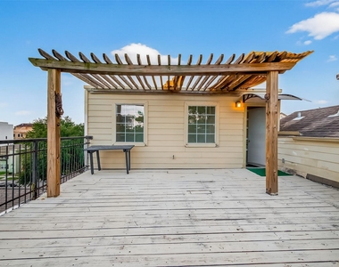 1015 Stanford Street - Photo Thumbnail 48