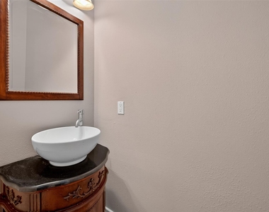 1015 Stanford Street - Photo Thumbnail 23