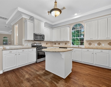 1015 Stanford Street - Photo Thumbnail 22