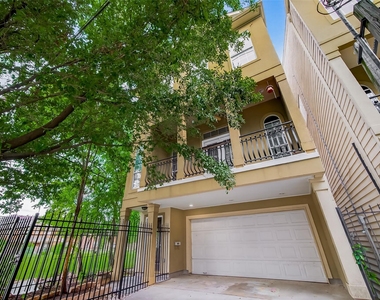 1015 Stanford Street - Photo Thumbnail 3