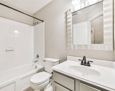 13719 Rolling River Lane - Photo Thumbnail 16